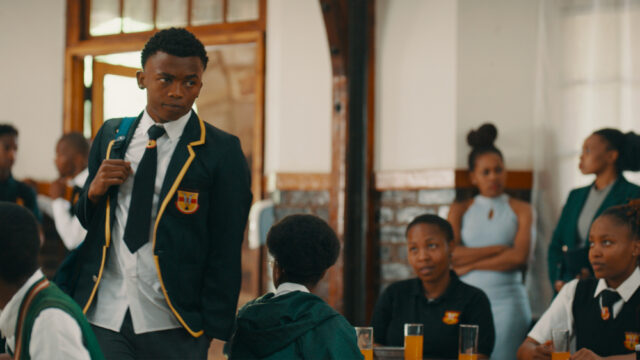 Como as indústrias africanas de ecrãs estão a recorrer à tecnologia — e umas às outras — para se adaptarem à turbulência do mercado: “Cada luta é uma nova luta”
