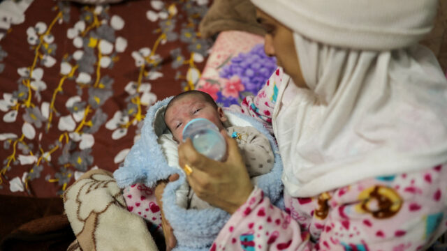 Como as mães criam os recém-nascidos durante a ofensiva de Israel no Líbano
