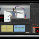 um novo macbook pro contra um fundo preto