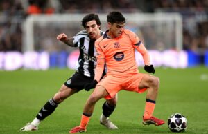 Como o alvo do Man United, Sandro Tonali, se saiu contra Pedri no meio-campo no confronto da Liga dos Campeões do Newcastle Como o alvo do Man United, Sandro Tonali, se saiu contra Pedri no meio-campo no confronto da Liga dos Campeões do Newcastle