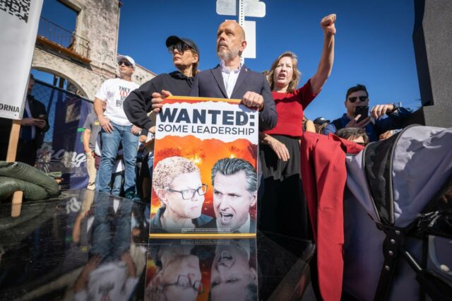 Steve Hilton, concorrendo ao cargo de Governador da Califórnia, detém um 