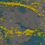 MANCHESTER, REINO UNIDO - 07 DE AGOSTO DE 2015: Pintura de cauda do Airbus A330 da Qatar Airways no Aeroporto de Manchester em 07 de agosto de 2015.