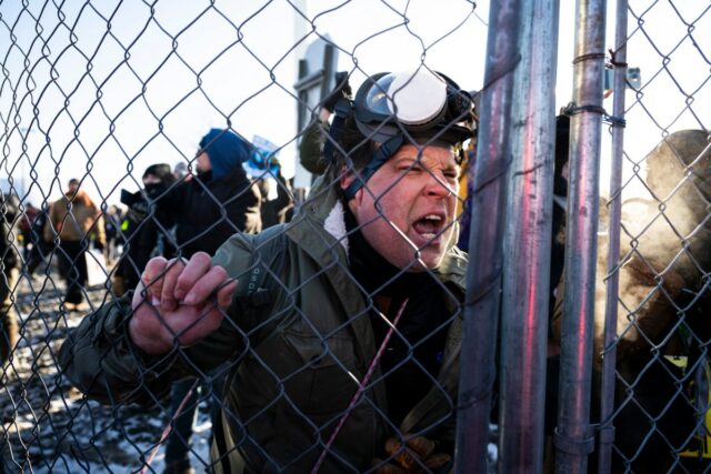 Como os cidadãos dos EUA podem ser desnaturalizados enquanto os republicanos pressionam por mudanças
