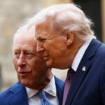 Donald Trump (à direita) chama o rei Charles de “grande cavalheiro”.