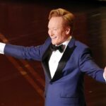 Conan O'Brien inicia o Oscar ao assar a controvérsia do balé e da ópera de Timothée Chalamet enquanto a câmera corta para a estrela de 'Marty Supreme' rindo