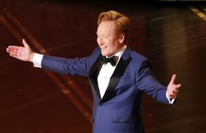 Conan O’Brien inicia o Oscar ao assar a controvérsia do balé e da ópera de Timothée Chalamet enquanto a câmera corta para a estrela de ‘Marty Supreme’ rindo Conan O'Brien inicia o Oscar ao assar a controvérsia do balé e da ópera de Timothée Chalamet enquanto a câmera corta para a estrela de 'Marty Supreme' rindo