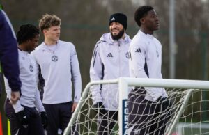 Conheça o zagueiro maravilhoso do Man Utd que se juntou a JJ Gabriel no treinamento do time principal esta semana Conheça o zagueiro maravilhoso do Man Utd que se juntou a JJ Gabriel no treinamento do time principal esta semana