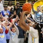 Conheça os caras do 'Fins Up' que colocaram os fãs de basquete da LIU no mapa - apesar de nem irem à escola