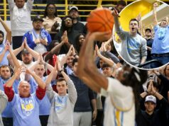 Conheça os caras do ‘Fins Up’ que colocaram os fãs de basquete da LIU no mapa – apesar de nem irem à escola Conheça os caras do 'Fins Up' que colocaram os fãs de basquete da LIU no mapa - apesar de nem irem à escola