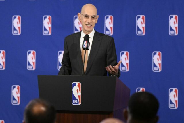 Conselho de governadores da NBA por unanimidade ao colocar 'ponto O comissário da NBA fala com a mídia após a reunião do conselho de governadores da liga em 25 de março de 2026.