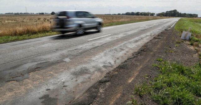 Conselhos regionais presos em buracos orçamentários enquanto estradas rurais desmoronam
