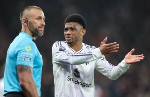 ‘Consequência infeliz’: veredicto de Dermot Gallagher sobre Man Utd ter pênalti negado após incidente com Amad 'Consequência infeliz': veredicto de Dermot Gallagher sobre Man Utd ter pênalti negado após incidente com Amad