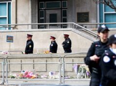 Consulado dos EUA em Toronto atingido por tiros, diz a polícia; nenhum ferimento relatado Consulado dos EUA em Toronto atingido por tiros, diz a polícia; nenhum ferimento relatado