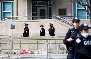 Consulado dos EUA em Toronto atingido por tiros, diz a polícia; nenhum ferimento relatado Consulado dos EUA em Toronto atingido por tiros, diz a polícia; nenhum ferimento relatado