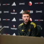 'Continuaremos pressionando' - Michael Carrick se recusa a descartar a acusação de título da Premier League