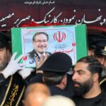 Cortejo fúnebre do influente chefe da defesa iraniana