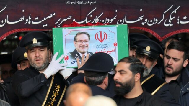 Cortejo fúnebre do influente chefe da defesa iraniana Cortejo fúnebre do influente chefe da defesa iraniana
