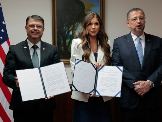 Costa Rica aceitará 25 deportados por semana sob esforço de Costa Rica aceitará 25 deportados por semana sob esforço de deportação de Trump