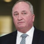 Membro da Nova Inglaterra Barnaby Joyce durante uma entrevista na galeria de imprensa do Parlamento em Canberra na terça-feira, 10 de fevereiro de 2026. fedpol Foto: Alex Ellinghausen