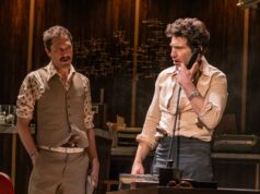 Crítica da Broadway de ‘Dog Day Afternoon’: Jon Bernthal assume o papel de Al Pacino em uma peça astuta de encenação que não pode rivalizar com o poder assombroso do filme Crítica da Broadway de 'Dog Day Afternoon': Jon Bernthal assume o papel de Al Pacino em uma peça astuta de encenação que não pode rivalizar com o poder assombroso do filme