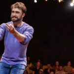 Crítica da Broadway de 'Every Brilliant Thing': Um dilúvio de participação do público enterra Daniel Radcliffe