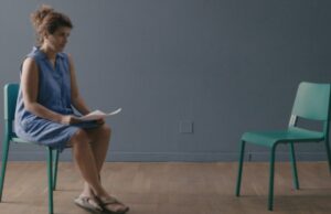 Crítica de ‘Algo Familiar’: A cineasta Rachel Taparjan confronta seu passado em um documento pesquisador e autofocado Crítica de 'Algo Familiar': A cineasta Rachel Taparjan confronta seu passado em um documento pesquisador e autofocado