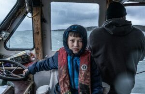 Crítica de ‘Bucks Harbor’: um retrato melancólico e humano de almas resistentes, jovens e velhas, na costa do Maine Crítica de 'Bucks Harbor': um retrato melancólico e humano de almas resistentes, jovens e velhas, na costa do Maine