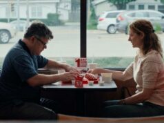 Crítica de ‘Chili Finger’: Uma brilhante Judy Greer é uma golpista sem noção nesta aventura de crime estrelado com vibrações dos irmãos Coen Crítica de 'Chili Finger': Uma brilhante Judy Greer é uma golpista sem noção nesta aventura de crime estrelado com vibrações dos irmãos Coen