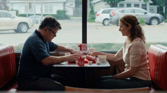 Crítica de 'Chili Finger': Uma brilhante Judy Greer é uma golpista sem noção nesta aventura de crime estrelado com vibrações dos irmãos Coen
