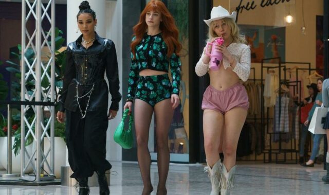 Crítica de 'Frutas Proibidas': As vendedoras são bruxas em um Crítica de 'Frutas Proibidas': As vendedoras são bruxas em um thriller satírico depravado que é como se 'Meninas Malvadas' encontrasse 'O Ofício' tocado por algo mais sombrio