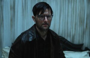 Crítica de ‘Hokum’: Adam Scott está preso em um hotel irlandês assombrado em um terror efetivamente enervante, mas complicado Crítica de 'Hokum': Adam Scott está preso em um hotel irlandês assombrado em um terror efetivamente enervante, mas complicado