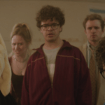 Crítica de 'Pizza Movie': Gaten Matarazzo vai de coisas estranhas a coisas mais idiotas em uma comédia pateta de viagem ruim