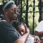 Crítica de '#WhileBlack': um documentário disperso sobre filmagens de brutalidade policial