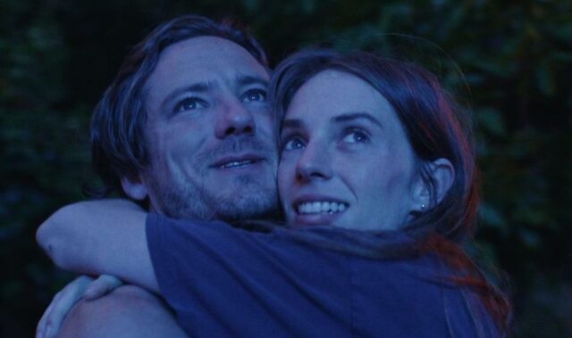 Crítica de 'Wishful Thinking': Lewis Pullman e Maya Hawke lideram uma fantasia romântica excêntrica e fascinante
