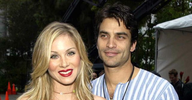 Cronograma de relacionamento de Christina Applegate, ex-marido Johnathon Schaech

