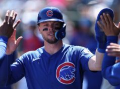 Cubs contratam o segunda base Nico Hoerner para uma extensão de seis anos Nico Hoerner cumprimenta companheiros de equipe após marcar uma corrida.