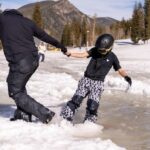vista aérea de fumaça e fogo na paisagem seca