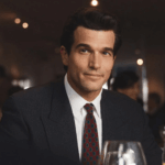 Men's Wearhouse tem os melhores itens básicos para a curadoria de um guarda-roupa JFK Jr.