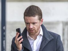 DAN HODGES: Não sei o que aconteceu com o telefone desaparecido de Morgan McSweeney. Mas depois de mais um dia de desvios e enganos, uma coisa eu tenho certeza: nosso primeiro-ministro está mentindo sobre isso… O telefone de Morgan McSweeney foi roubado em 20 de outubro, mais de um mês depois de Mandelson ter sido forçado a renunciar