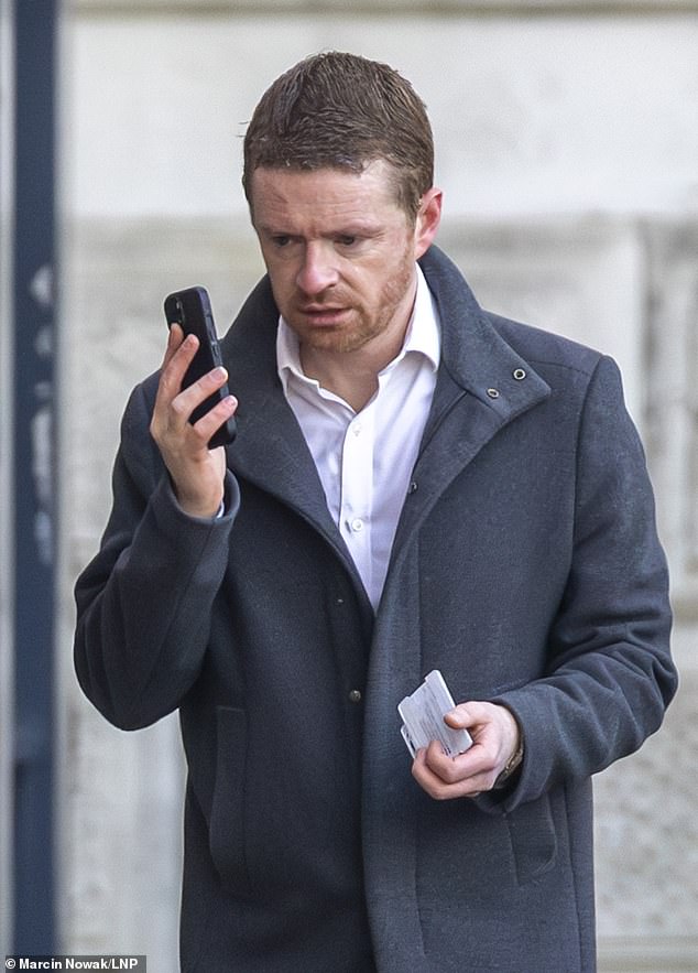 DAN HODGES: Não sei o que aconteceu com o telefone O telefone de Morgan McSweeney foi roubado em 20 de outubro, mais de um mês depois de Mandelson ter sido forçado a renunciar