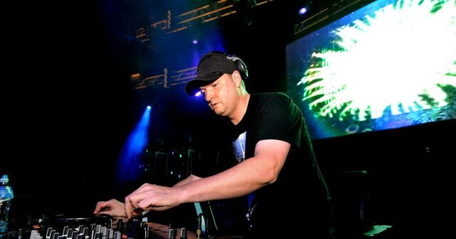 DJ Dan, pioneiro da cultura rave da Costa Oeste, morre aos 57 anos
