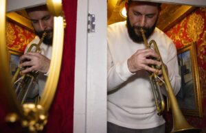 DTLA tem um novo teatro – dentro de uma caixa elétrica falsa DTLA tem um novo teatro – dentro de uma caixa elétrica falsa