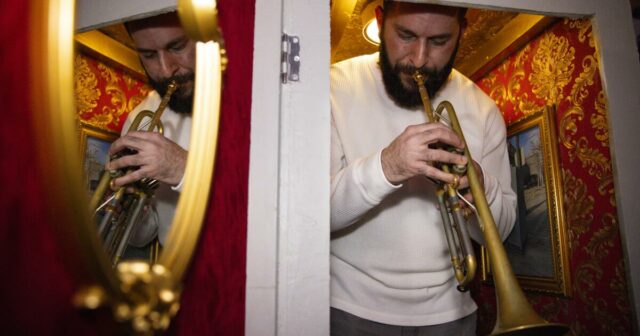 DTLA tem um novo teatro – dentro de uma caixa elétrica falsa
