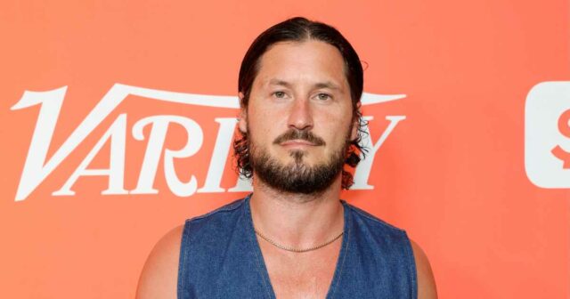 'DWTS' Pro Val Chmerkovskiy é hospitalizado em meio à turnê Val Chmerkovskiy revelou que sofreu grave lesão no pescoço