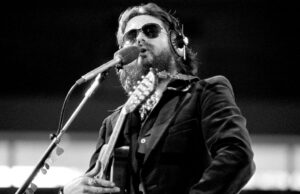 Dash Crofts, hitmaker de ‘Summer Breeze’ da Seals & Crofts, morre aos 87 anos Dash Crofts, hitmaker de 'Summer Breeze' da Seals & Crofts, morre aos 87 anos