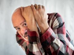 David Cross diz que os especiais de stand-up não são mais especiais, a menos que os quadrinhos comecem a quebrar algumas regras David Cross diz que os especiais de stand-up não são mais especiais, a menos que os quadrinhos comecem a quebrar algumas regras