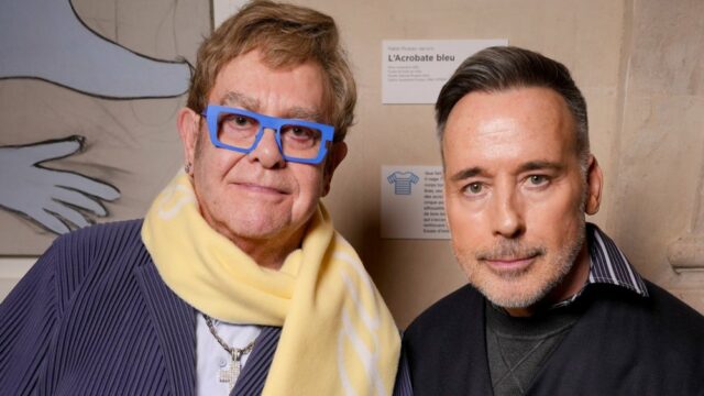 David Furnish na festa do Oscar de Elton John, usando drones para ajudar a tratar pessoas com HIV e a saúde do homem foguete: 'Ele está se mantendo ocupado e seguindo em frente'
