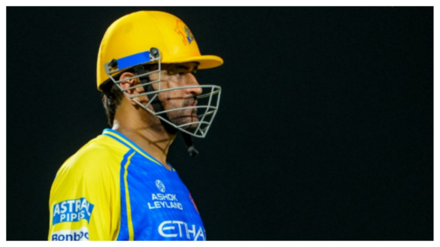 De Villiers sugere que MS Dhoni deveria ficar de fora se quiser rebater abaixo do número 6
