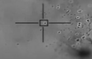 Defesas aéreas sauditas explodem drones Defesas aéreas sauditas explodem drones