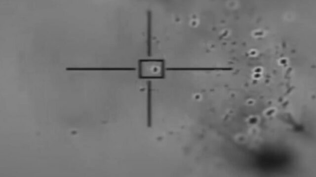 Defesas aéreas sauditas explodem drones
